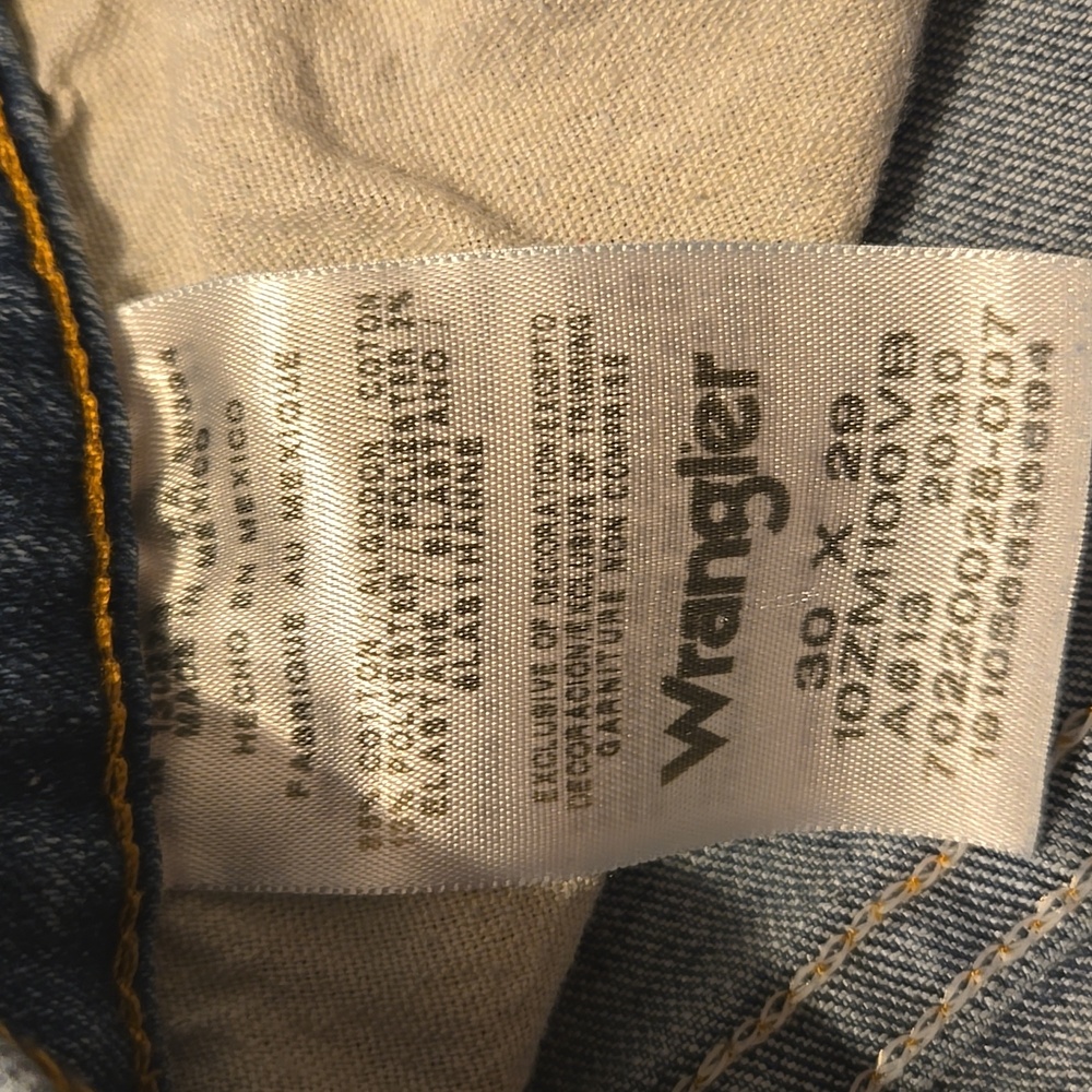 Wrangler Men's Blue Jeans Classic Five Pocket Zipper Fly - Picture 6 of 7